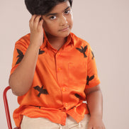 The Sunrise Bird Shirt worn seated, showing how the sugar cane fibre falls